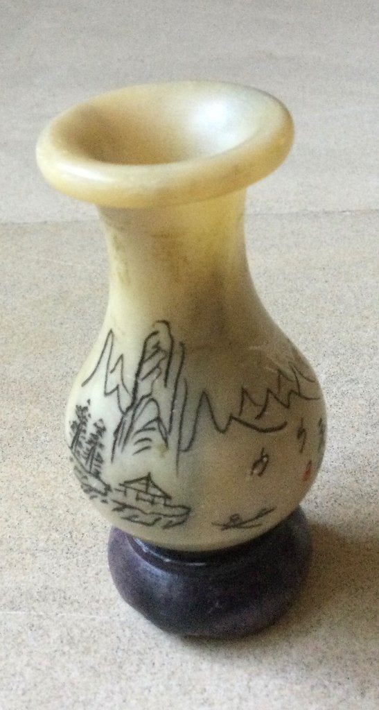 Miniatuur Chinees speksteen vaasje origine Xiushan, Verzenden
