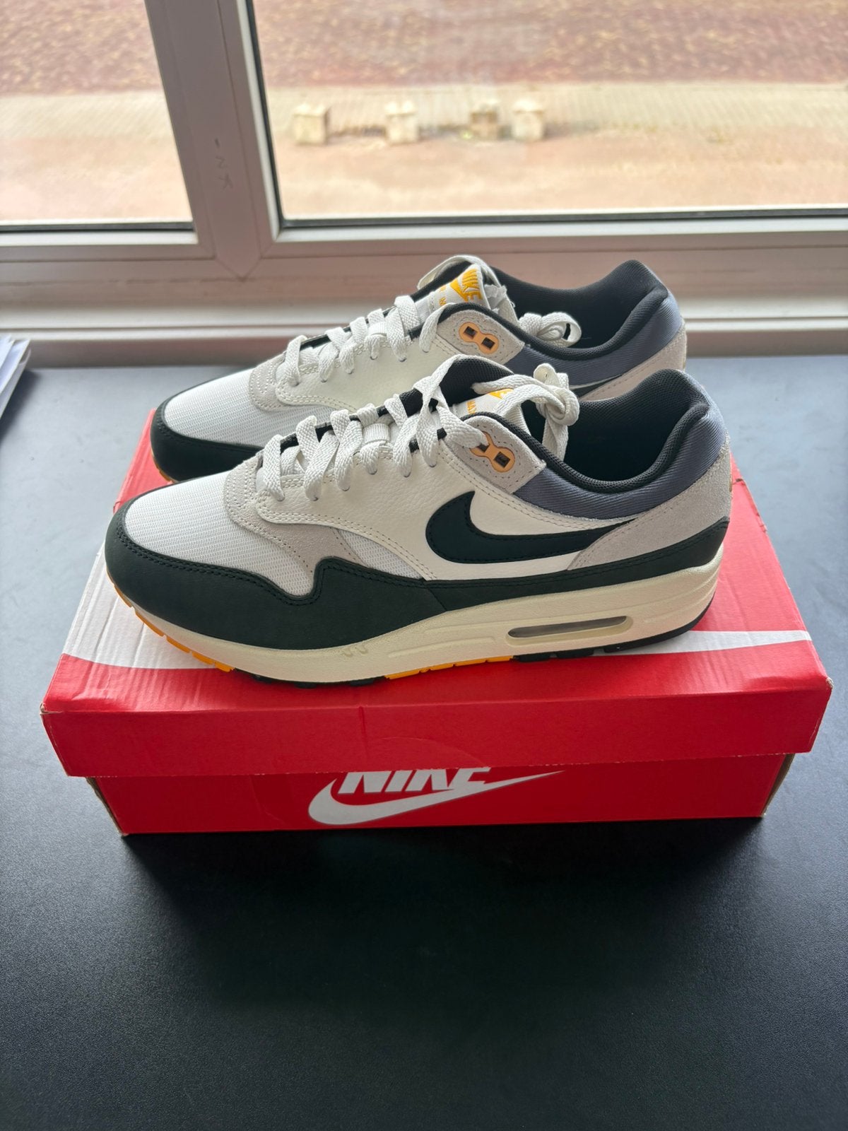 Nike Air Max 1 Athletic Department Gold | EU 42, Overige kleuren, Nieuw, Ophalen of Verzenden, Sneakers of Gympen