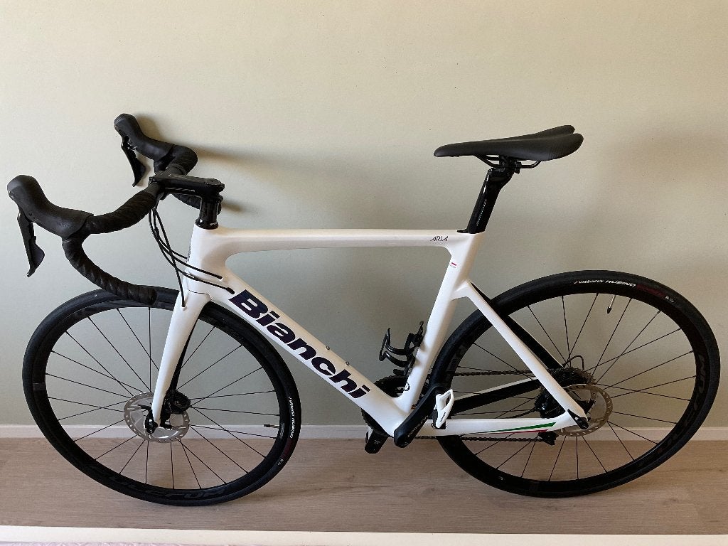 Bianchi Aria Aero Ultegra Disc “Frost White” maat 57 Nieuwst, 28 inch, Carbon, Zo goed als nieuw, Meer dan 20 versnellingen
