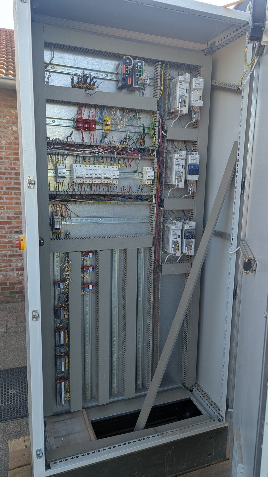 Besturingskast Lenze, Ophalen, Zo goed als nieuw