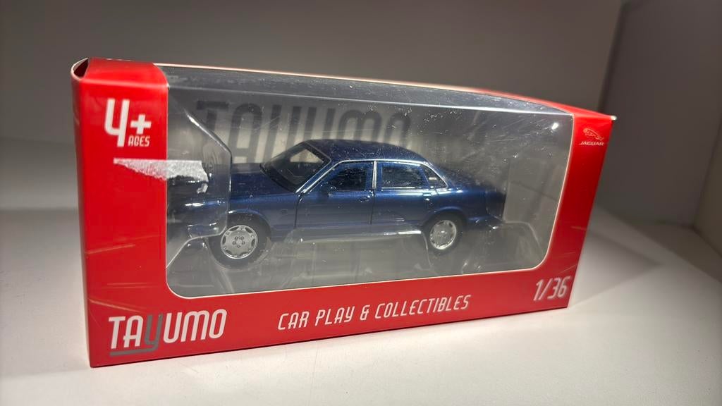 Jaguar xj6 bleu tayumo 1.36
