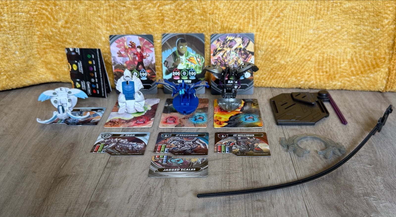 Bakugan Battle Brawlers set met 4 Bakugan en kaarten, Ophalen of Verzenden, Zo goed als nieuw, Jongen of Meisje
