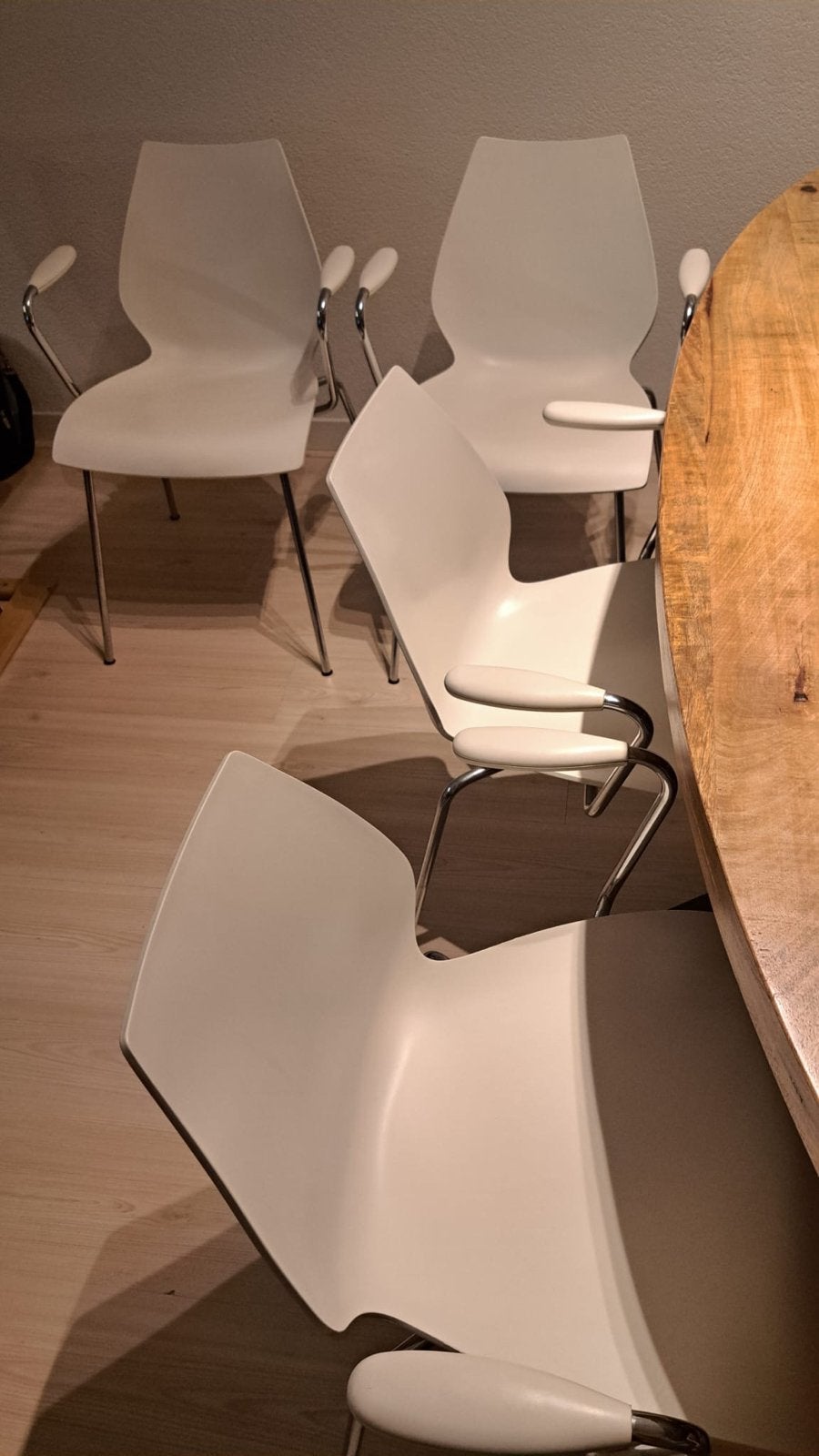 Set van 4 Kartell Maui stoelen - Wit met armleuningen, Huis en Inrichting, Ophalen, Kunststof, Gebruikt, Wit