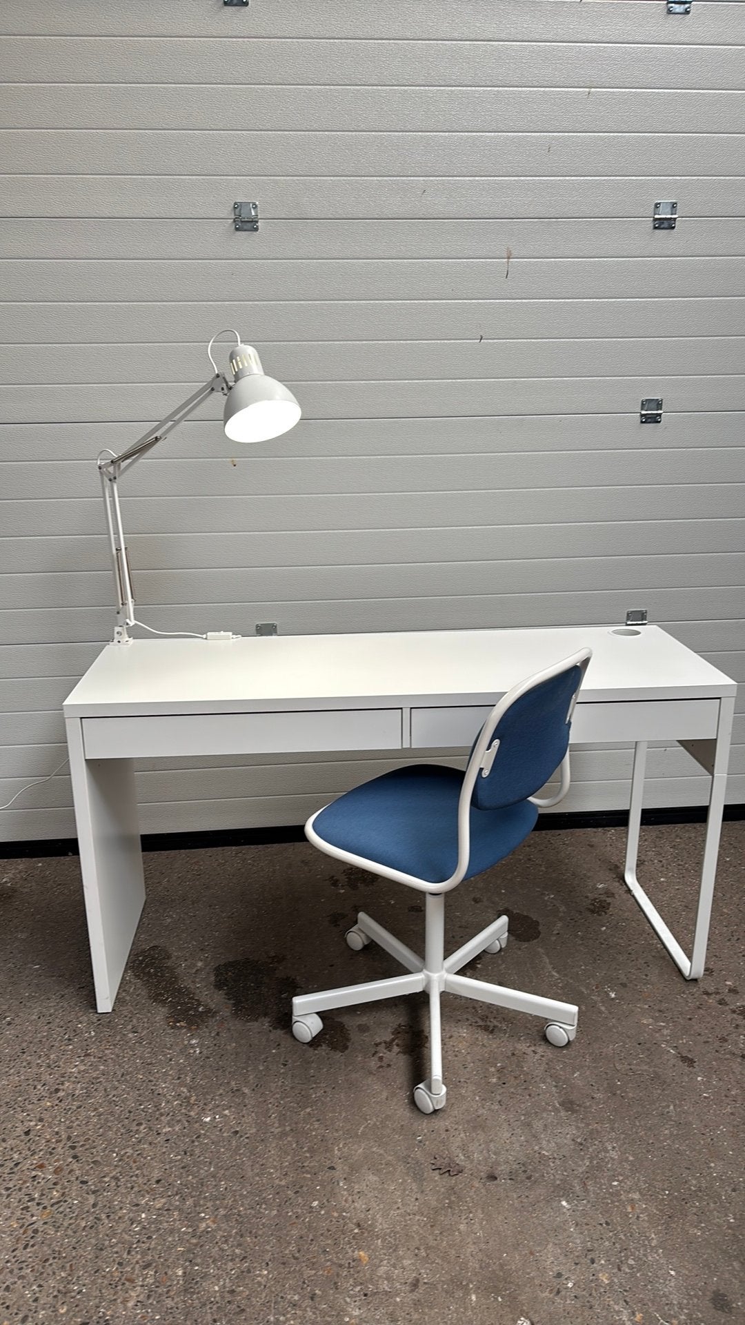 IKEA Bureau, Stoel en Bureaulamp Set - Wit/Blauw, Huis en Inrichting, Bureaus, Ophalen, Gebruikt, Met lades, Spaanplaat of MDF