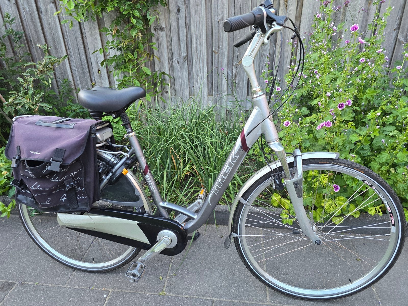 ✅️ Nette TREK NAVIGATOR L500+ e-bike damesfiets., Ophalen, Zo goed als nieuw, 50 km per accu of meer
