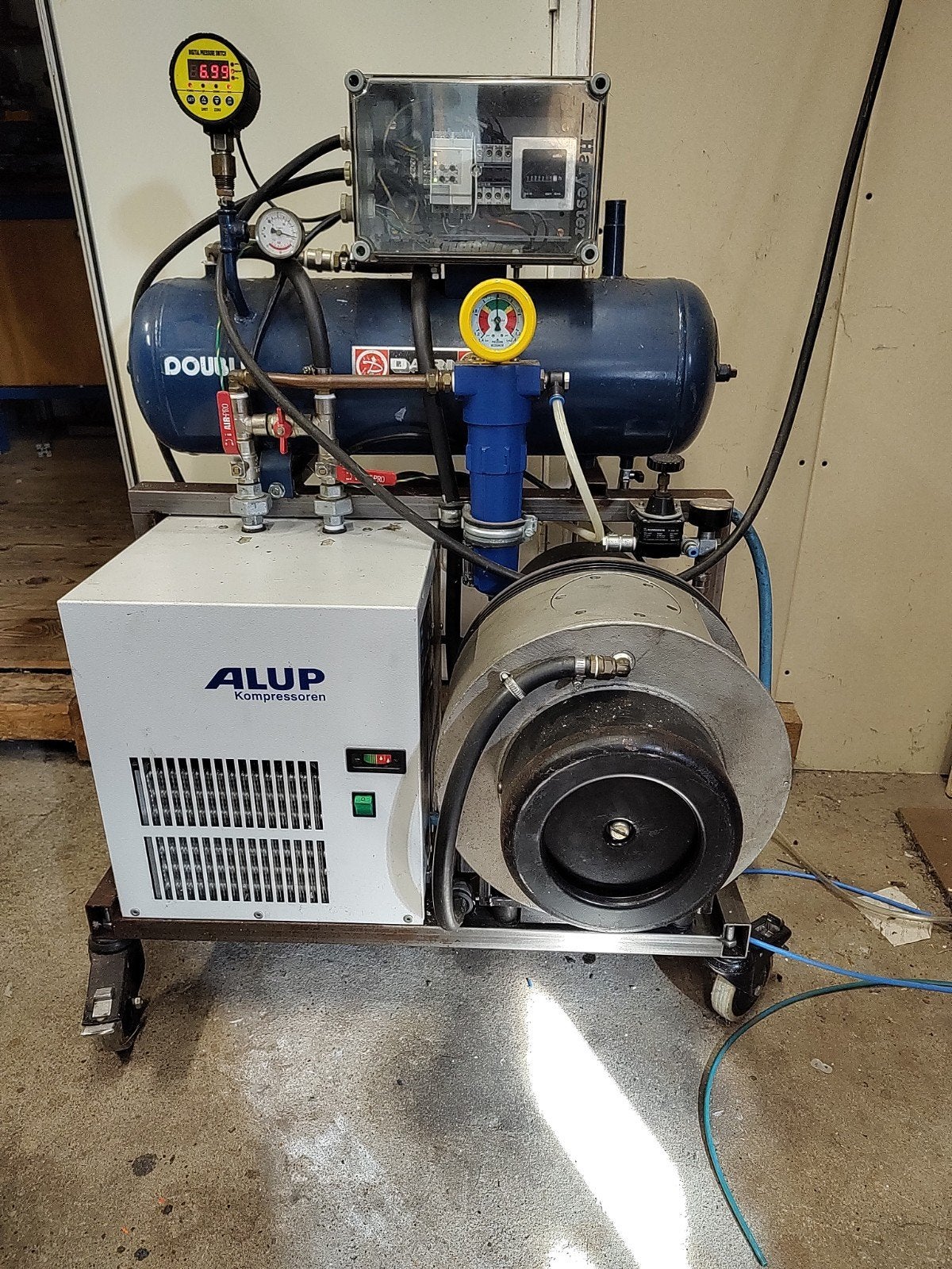 hydrovane  Compressor met droger en tank, Doe-het-zelf en Verbouw, Ophalen, Gebruikt, Mobiel, 6 tot 10 bar