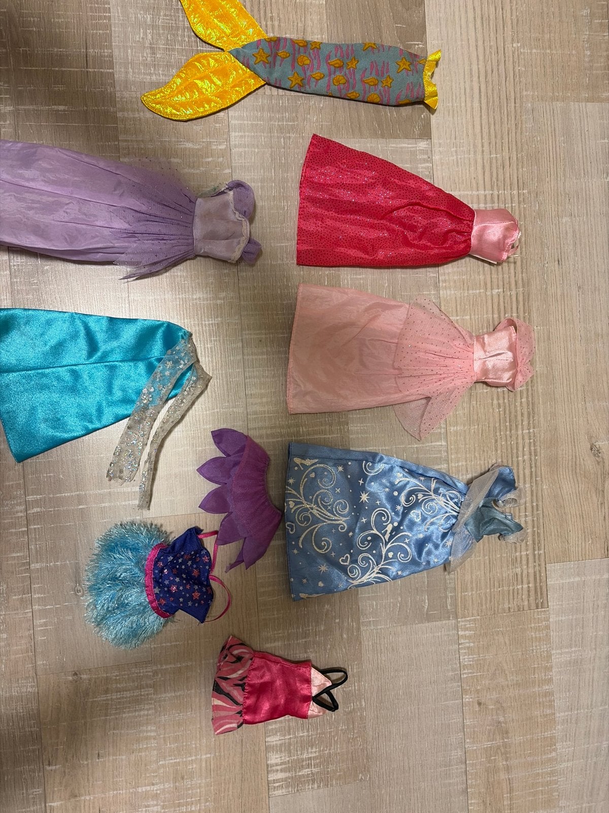 Diverse Barbie jurken en accessoires, Ophalen of Verzenden, Gebruikt, Barbie