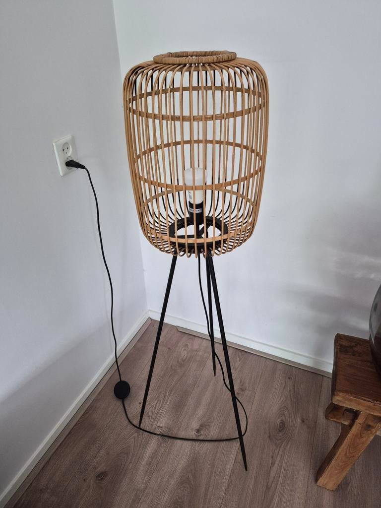 Hoeklamp Xenos, 122 cm hoog, exclusief peer, Ophalen of Verzenden, Gebruikt, Hout, 100 tot 150 cm