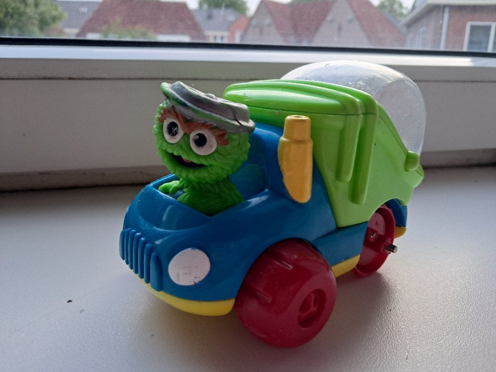 Oscar sesamstraat wagentje met balletjes, Ophalen of Verzenden, Gebruikt