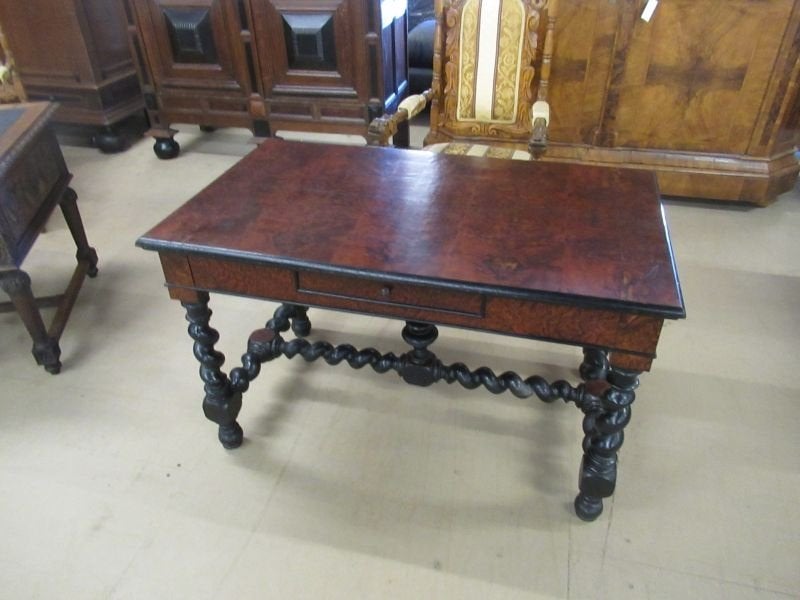 Oer 11180 ANTIEKE wortelnoten gefineerde schrijftafel, Ophalen