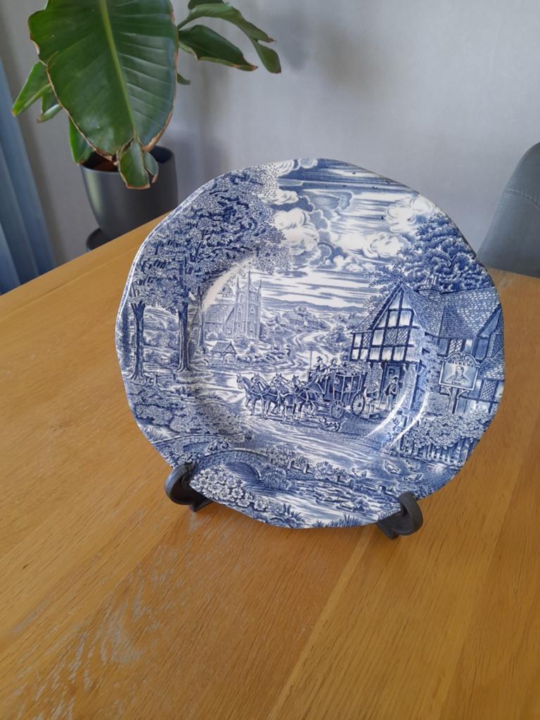 Wedgwood Blauw Dickens Coaching Days Bord, Antiek en Kunst, Antiek | Servies los, Ophalen