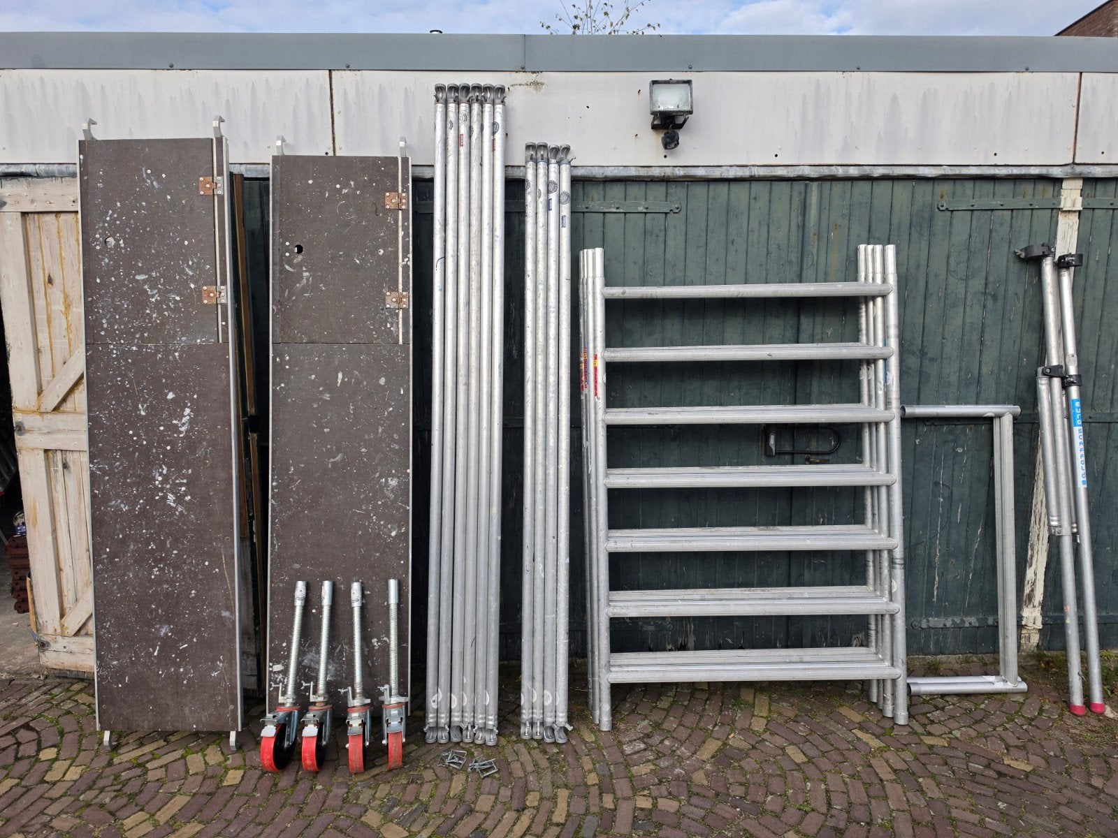 Rolsteiger Euroscaffold 250 x 135 cm compleet!, Doe-het-zelf en Verbouw, Ophalen, Gebruikt, Rolsteiger of Kamersteiger, 2 tot 5 meter