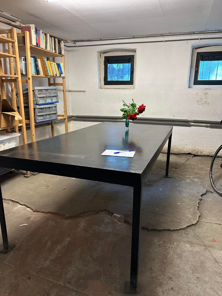 Grote zwarte tafel, ideaal voor werk of eetkamer, Gebruikt, 100 tot 150 cm, 200 cm of meer, Ophalen of Verzenden