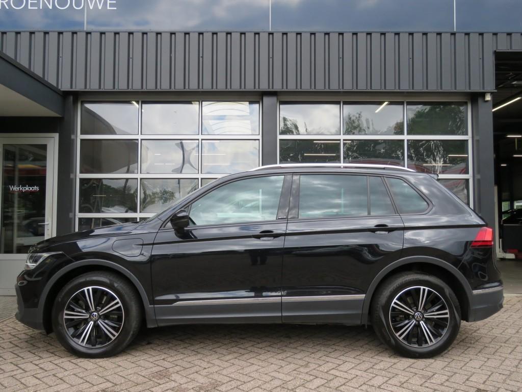 Volkswagen TIGUAN 1.4 TSI 245pk eHybrid / Trekhaak / Head Up, Auto's, Gebruikt, 4 cilinders, Adaptive Cruise Control, Zwart