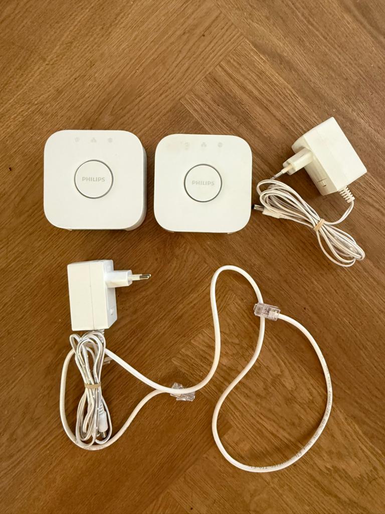 Philips Hue Bridge (2 stuks) - Slimme verlichting, Huis en Inrichting, Lampen | Overige, Ophalen of Verzenden, Zo goed als nieuw