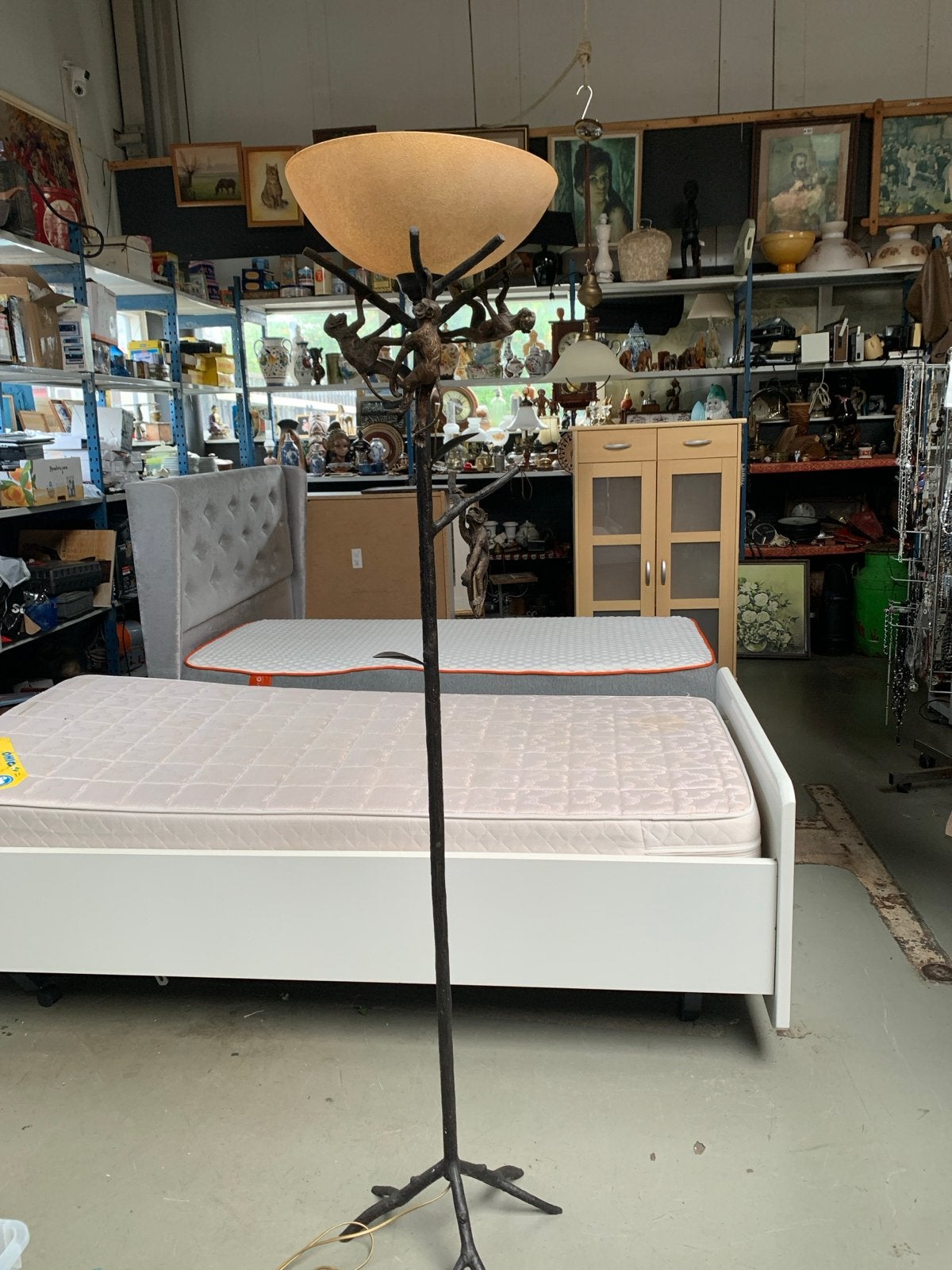 Unieke vloerlamp met apen - Bronzen afwerking, Ophalen