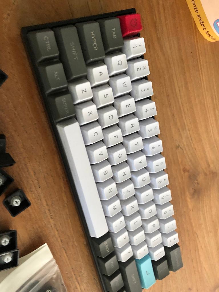 Anne Pro 2 Mechanical Keyboard (RGB & Bluetooth) + eycaps, Computers en Software, Toetsenborden, Ophalen of Verzenden, Qwerty