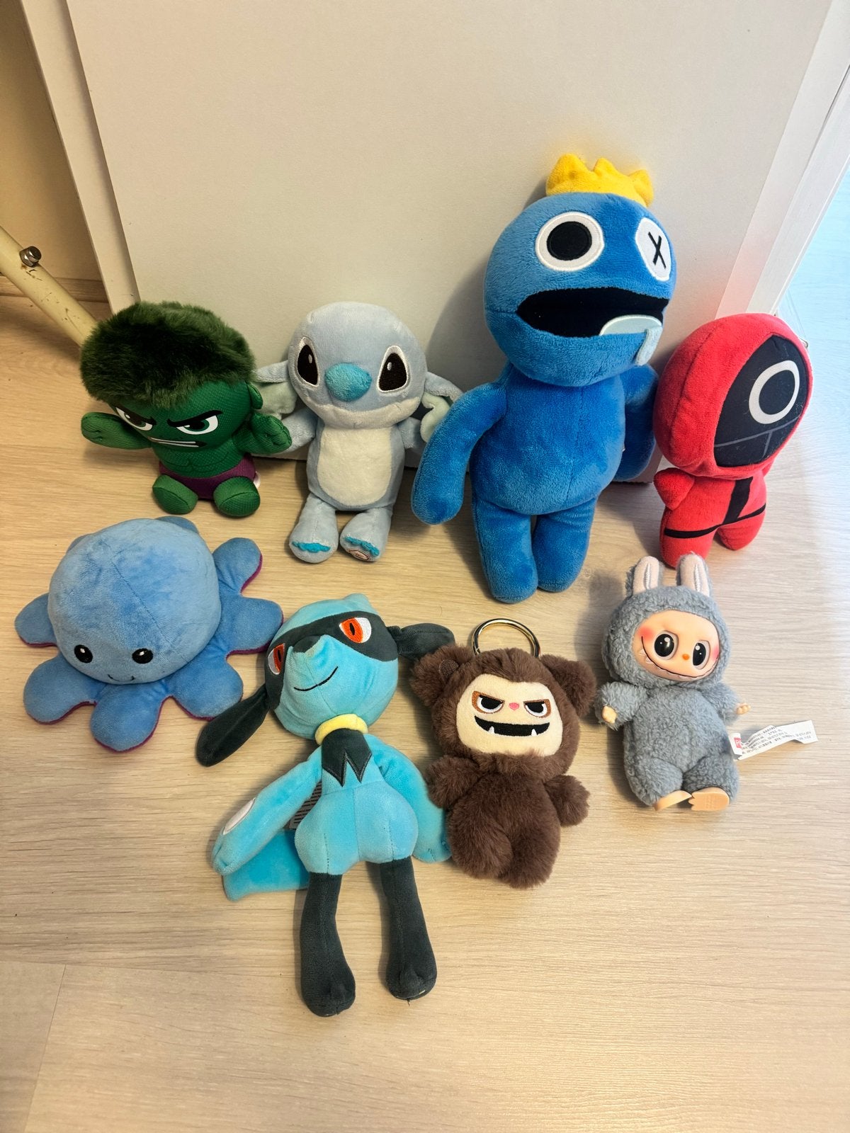 Diverse knuffels: Hulk, Stitch, Rainbow Friends, Lucario en, Gebruikt, Overige merken, Disney, Overige typen