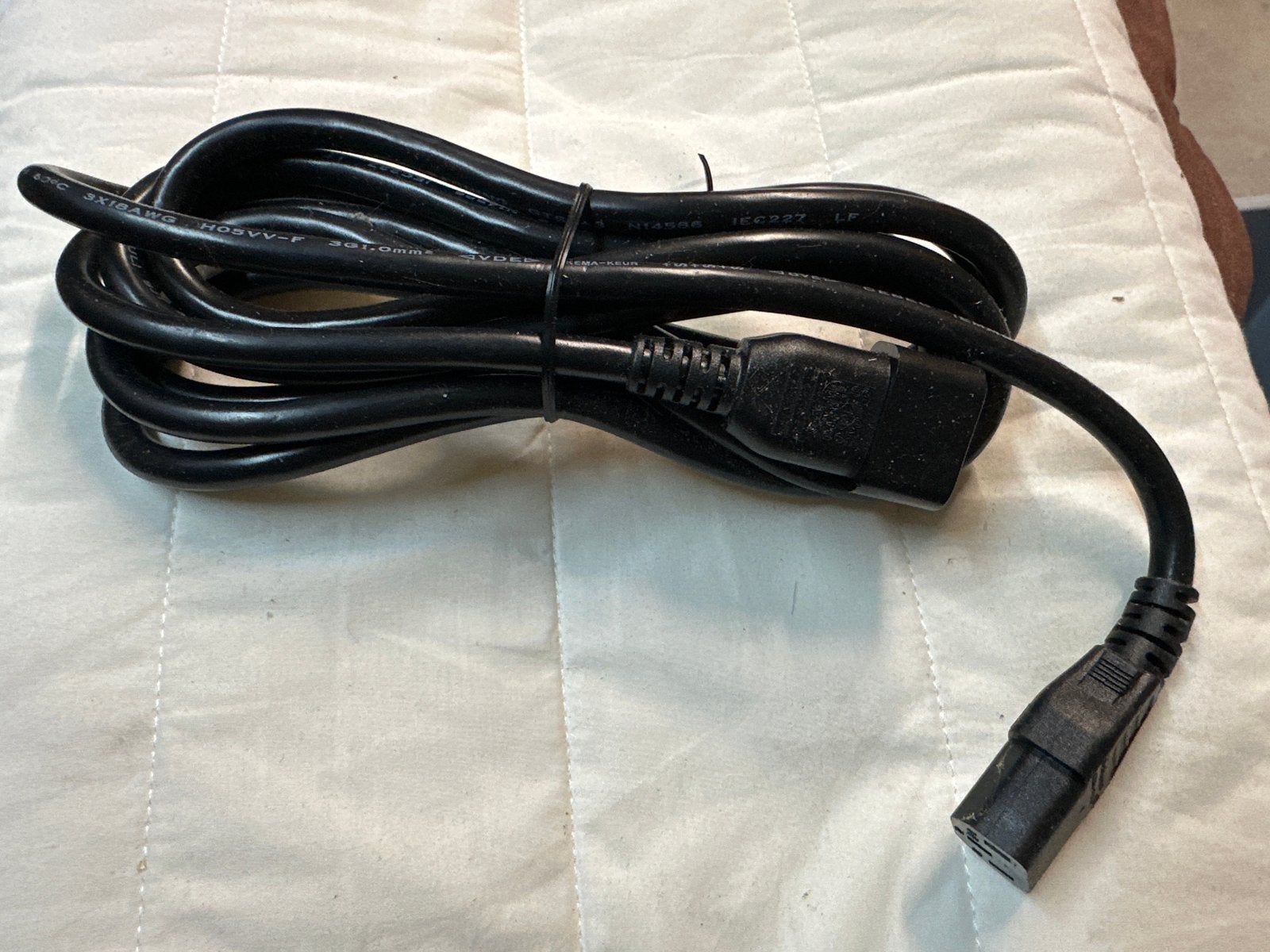 Verlengkabel 230v Stroomkabel IEC C13 naar C14 - Zwart, Ophalen of Verzenden, Nieuw