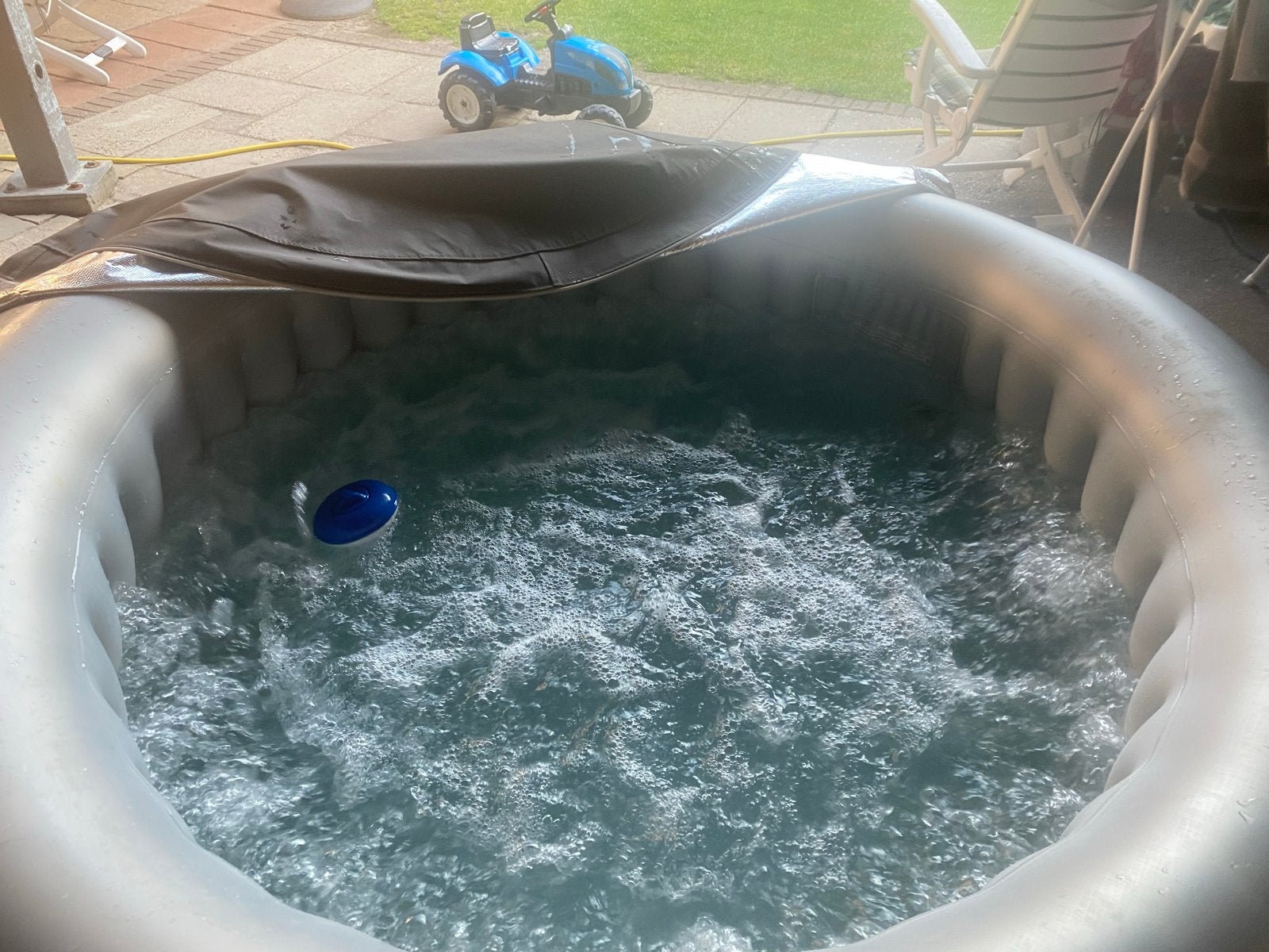 MSpa opblaasbare jacuzzi met pomp, Tuin en Terras, Bubbelbaden en Hottubs, Ophalen, Zo goed als nieuw, Pomp, Opblaasbaar