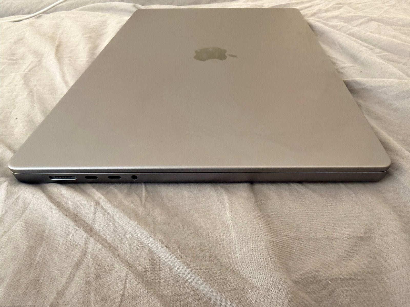 Foto 7 van MacBook Pro 16 inch M1 Pro - 16GB RAM - 1TB SSD