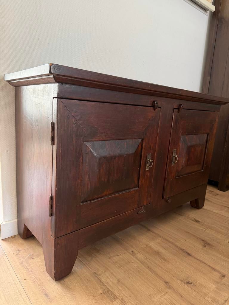 Mooie donkerbruine kast 1.23m breed, Antiek en Kunst, Antiek | Meubels | Kasten, Ophalen of Verzenden