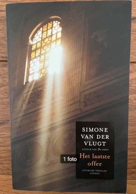 Simone van der Vlugt - Het laatste offer, Ophalen of Verzenden, Zo goed als nieuw