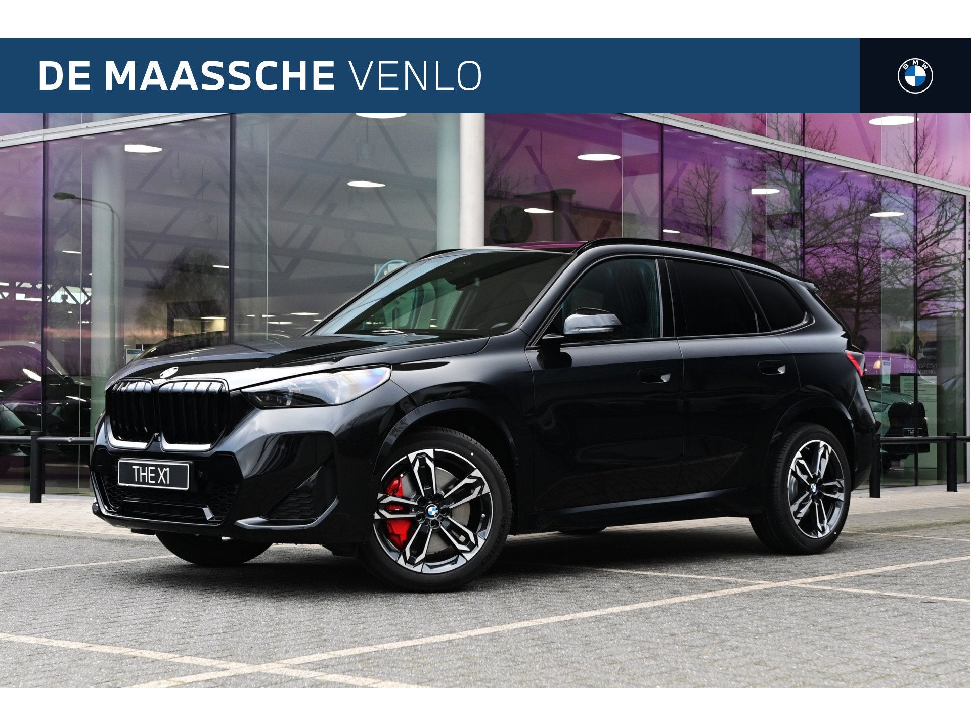 BMW X1 sDrive20i M Sport Automaat / Panoramadak / Sportstoel, Auto's, Dealer onderhouden, 1525 kg, Stoelverwarming, Zwart