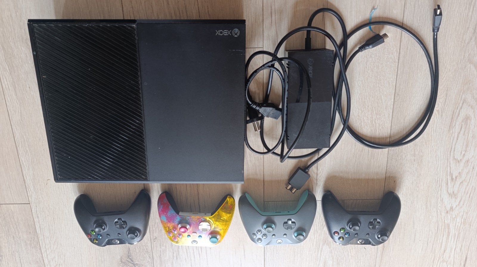 XBOX one met 3 controllers en 11 games, Spelcomputers en Games, Met 2 controllers, Ophalen of Verzenden, Gebruikt, Met games
