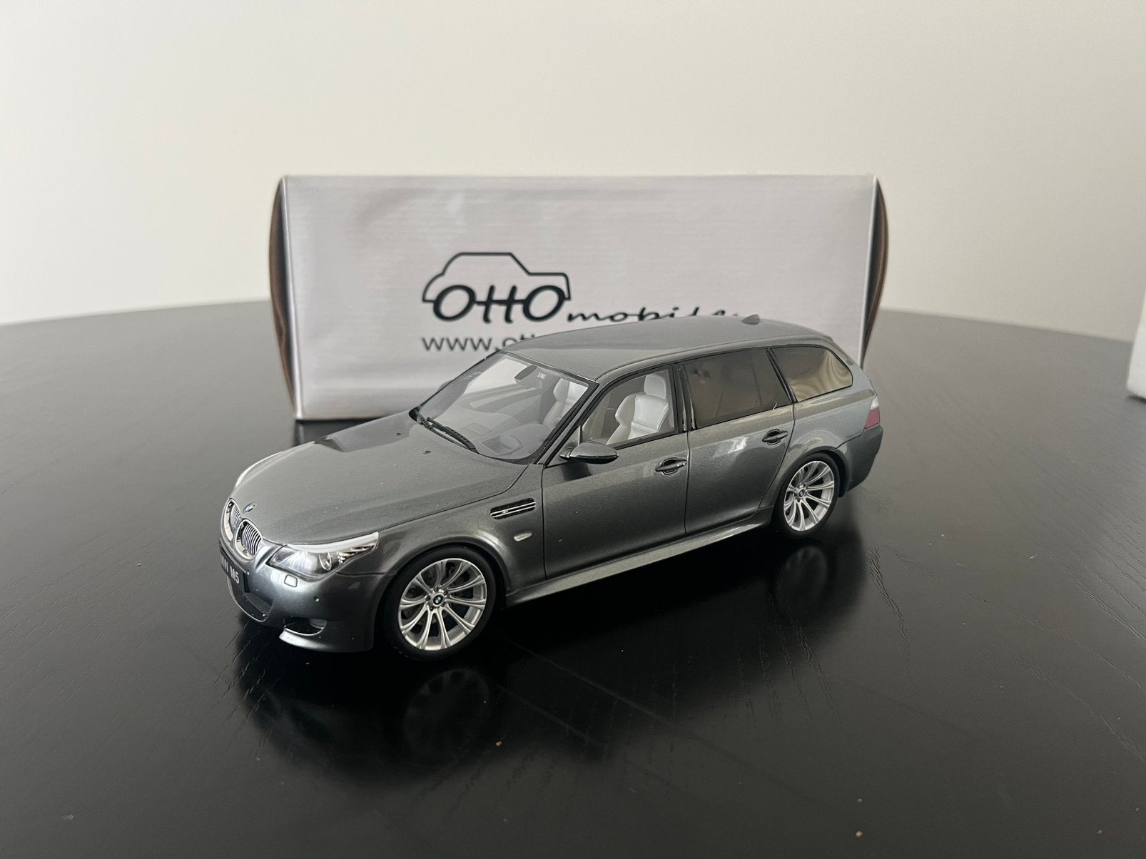 Ottomobile BMW M5 touring e61 grey OT189, Hobby en Vrije tijd, Modelauto's | 1:18, Ophalen of Verzenden, Zo goed als nieuw, OttOMobile