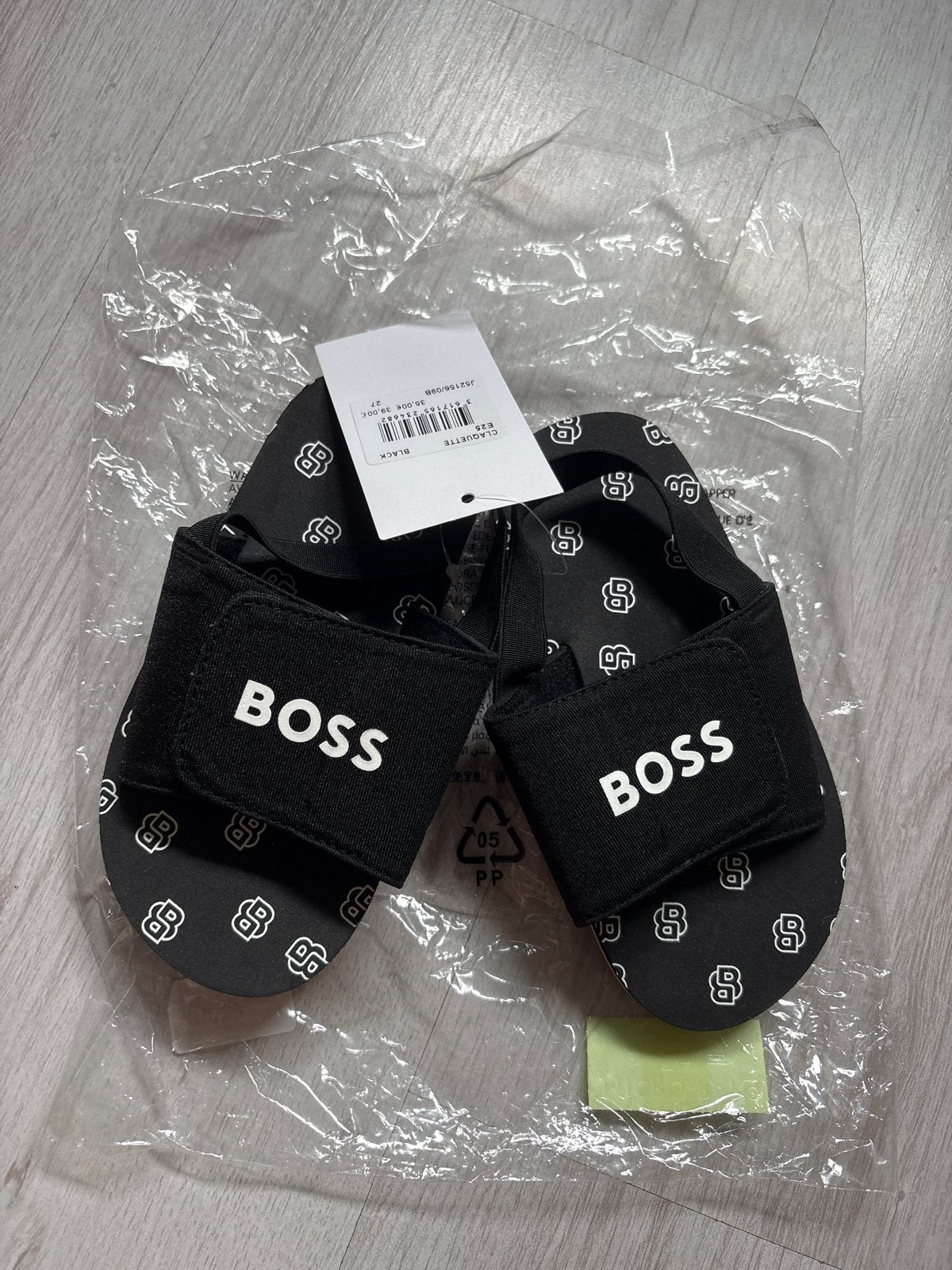 Nieuwe BOSS slippers voor kinderen, maat 27, Ophalen of Verzenden, Nieuw, Jongen, Schoenen
