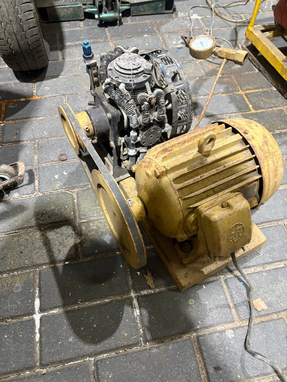 Hoge druk compressor (duikfles), Ophalen, Zo goed als nieuw, Minder dan 200 liter/min