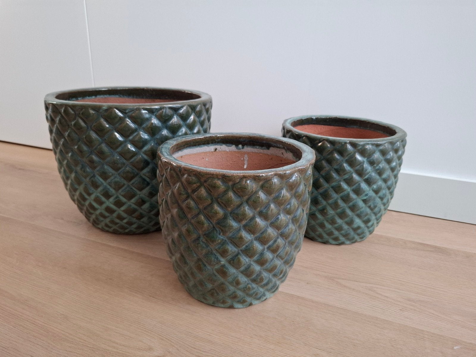 3 grote bloempotten - groen

Stenen stevige bloempotten, Tuin en Terras, Bloempotten, Ophalen, Rond, Aardewerk, Minder dan 40 cm