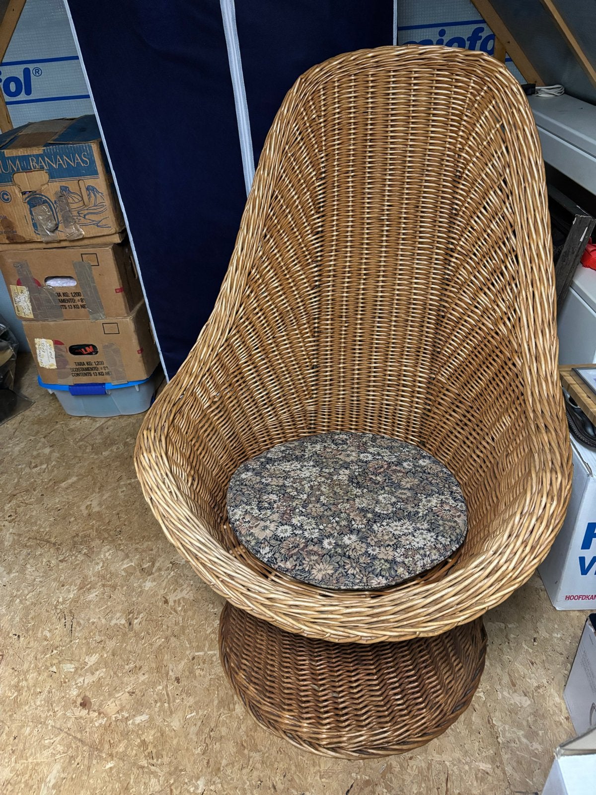 Vintage rotan fauteuil met kussen, Huis en Inrichting, Stoelen, Ophalen, Gebruikt, Bruin, Riet of Rotan