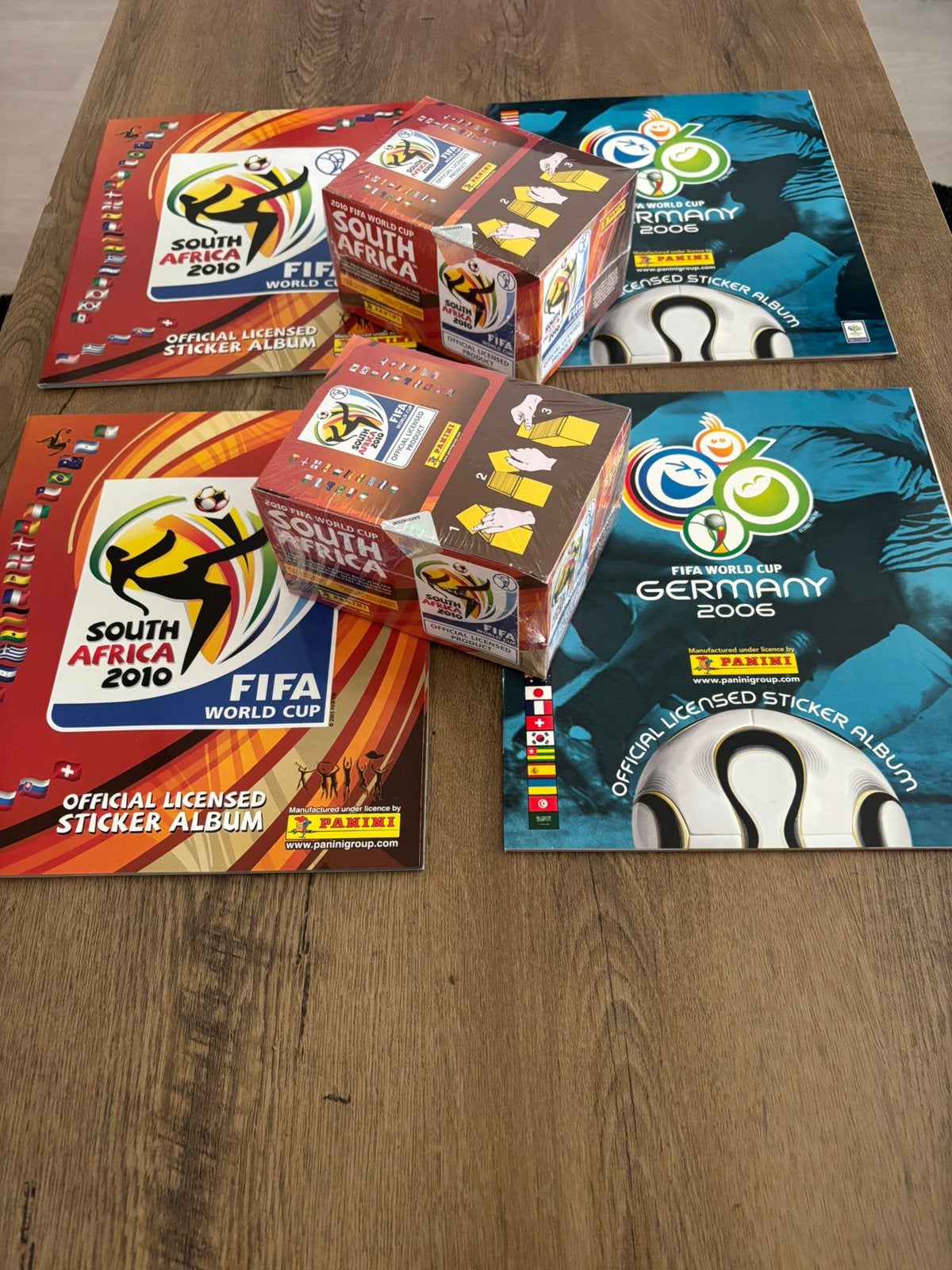 2x panini fifa world cup south africa 2010 stickerbox sealed, Ophalen of Verzenden, Zo goed als nieuw