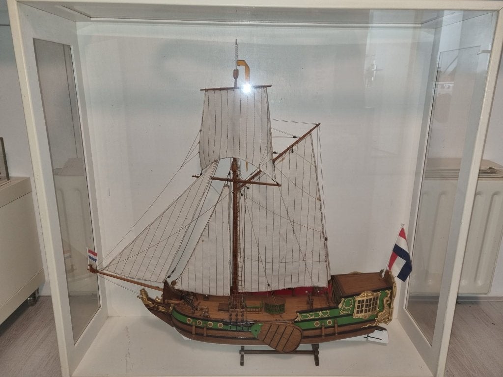 17e-eeuws Statenjacht (inclusief vitrine), Ophalen, Zo goed als nieuw