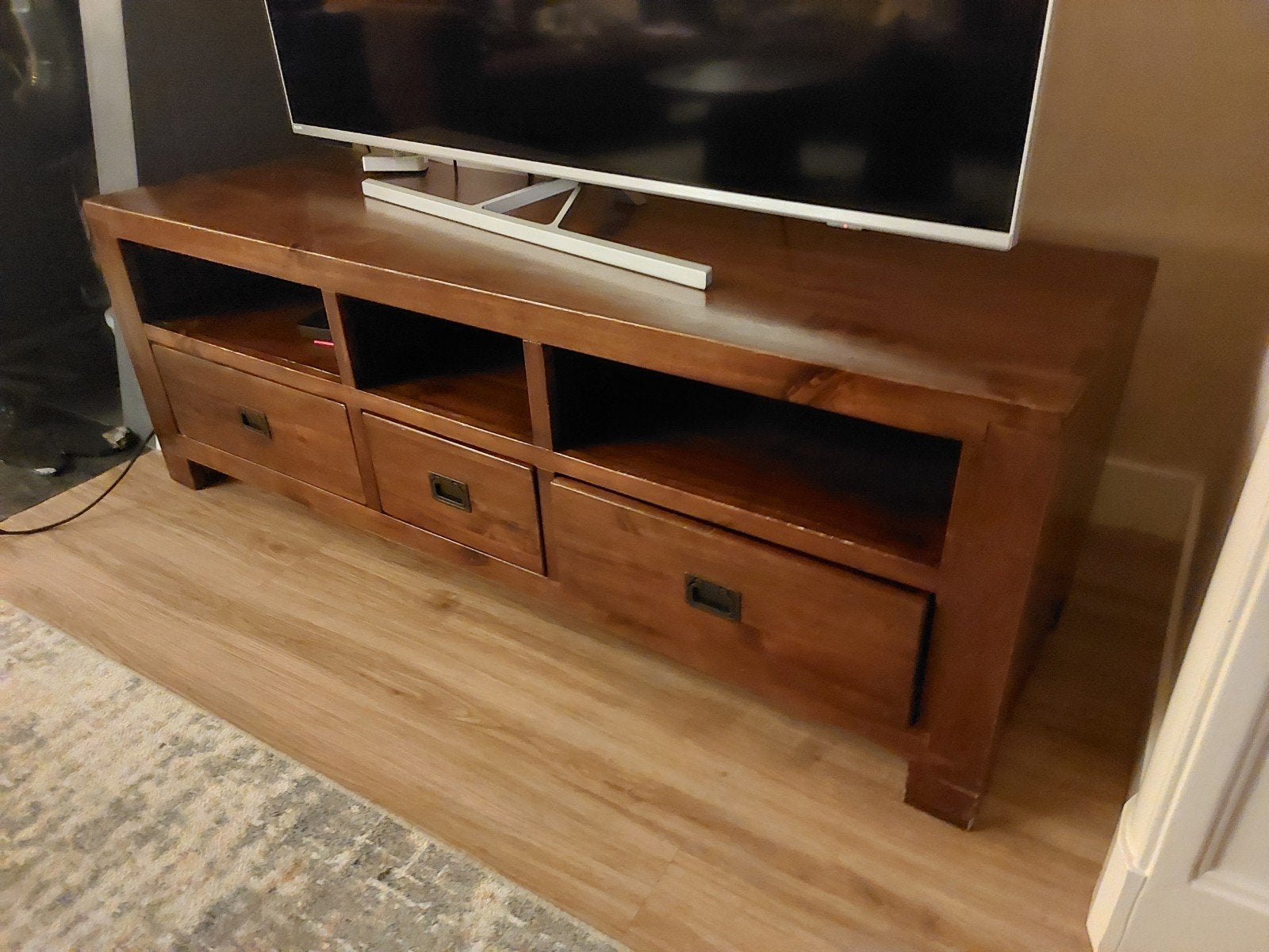 Robuust TV-meubel L150xB50xH52cm met lichte gebruiksporen, Ophalen