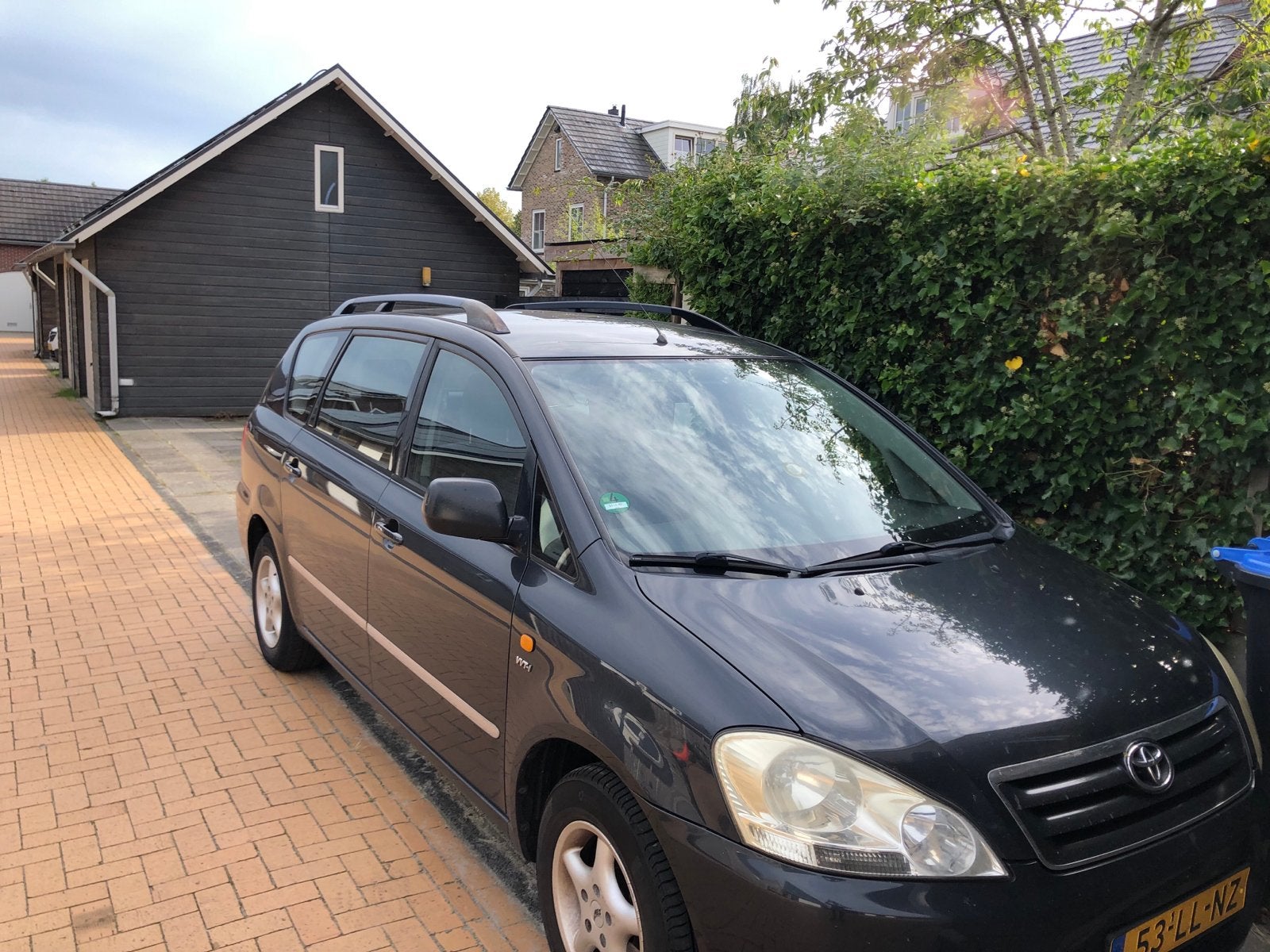 Toyota Avensis Verso 2.0 Vvt-i 6-SEATER 2003 Grijs, Auto's, Voorwielaandrijving, 1998 cc, 4 cilinders, Origineel Nederlands