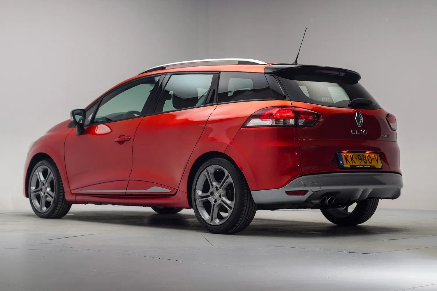 Renault Clio ESTATE 1.2 GT Aut.[ Camera Cruise Control PDC ], 118 pk, 4 cilinders, 615 kg, 19 km/l