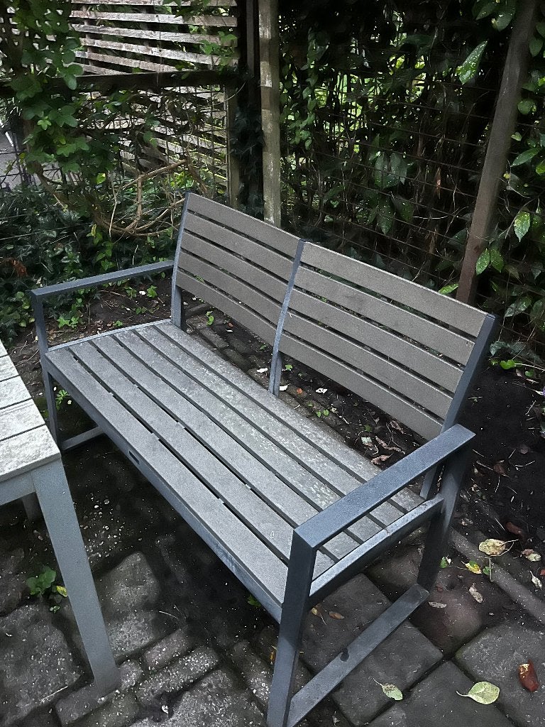 GRATIS tuintafel & bankje