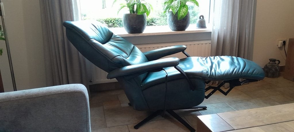 Luxe relax stoel, Ophalen of Verzenden, Zo goed als nieuw, Luxe echt lederen fauteuil., 50 tot 75 cm