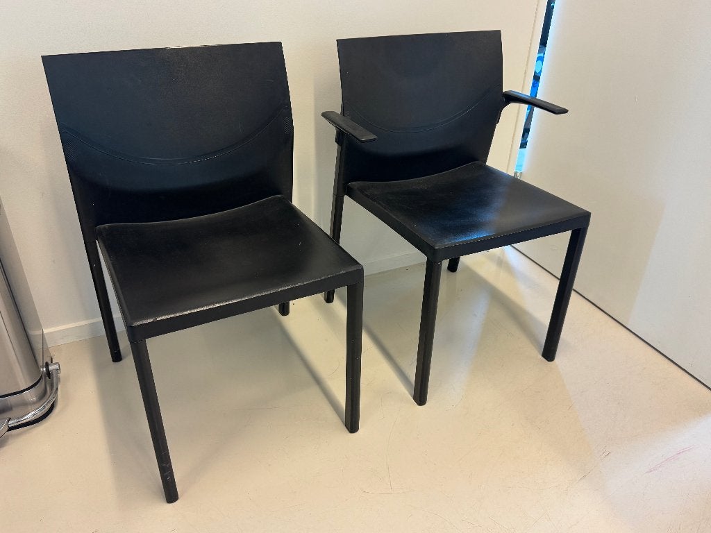 18 vergaderstoelen (Kembo, model Myto, zwart), stapelbaar, Ophalen, Gebruikt, Zwart, Kunststof, stapelbaar