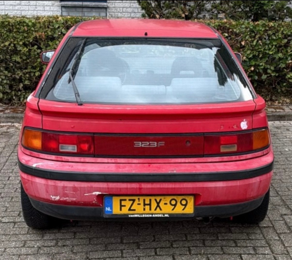 Mazda 323 1.6 I F GLX 16V U9 1993 Rood, foto 3