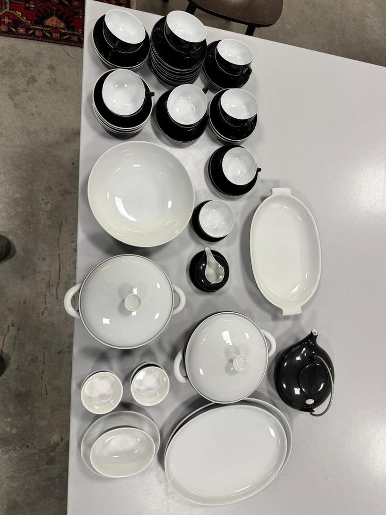Uitgebreid Arzberg servies: kopjes, schotels, schalen, theep, Gebruikt, Ophalen of Verzenden, Effen, Porselein