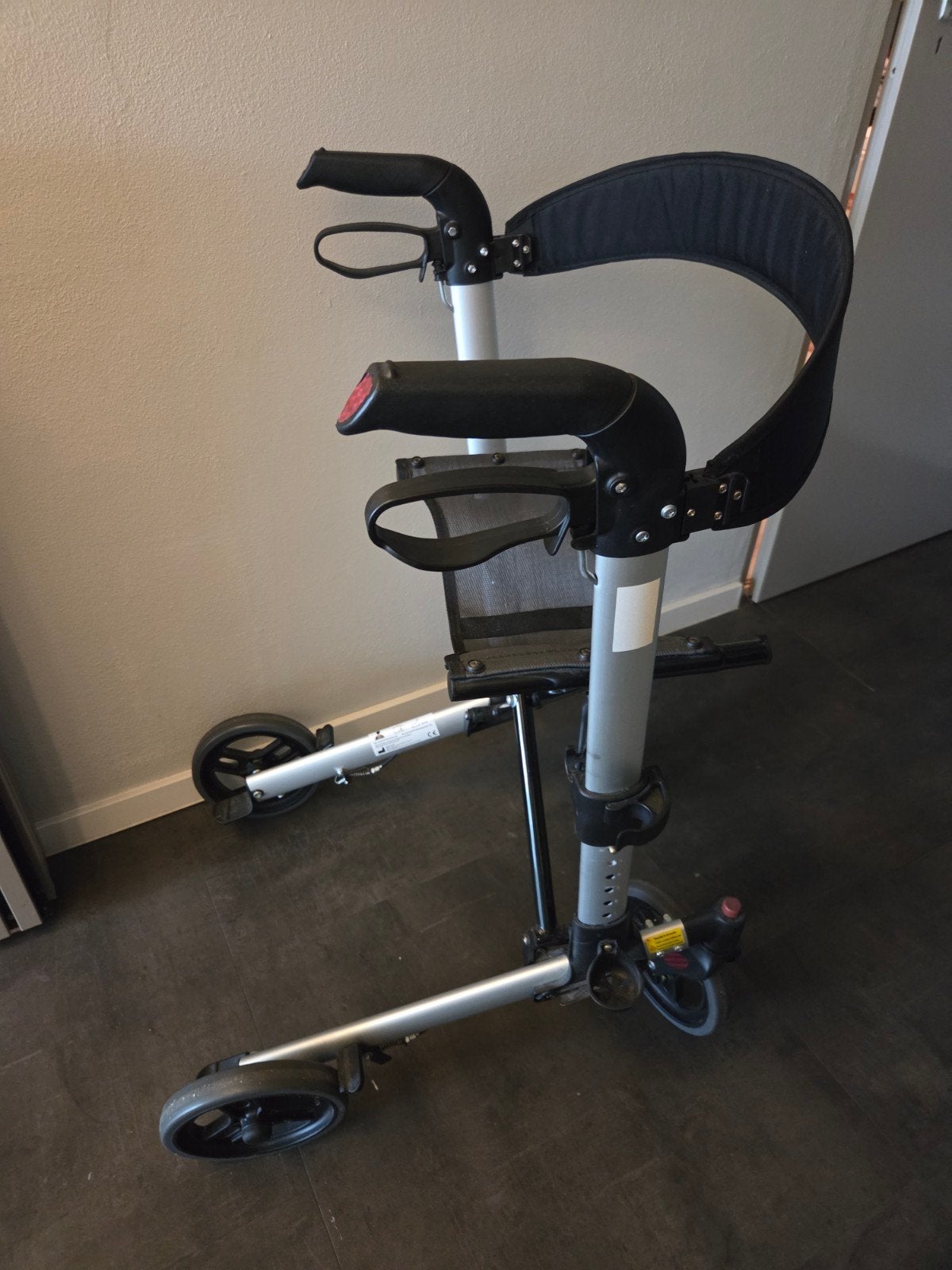 nette rollator verzenden mogelijk, Ophalen, Zo goed als nieuw