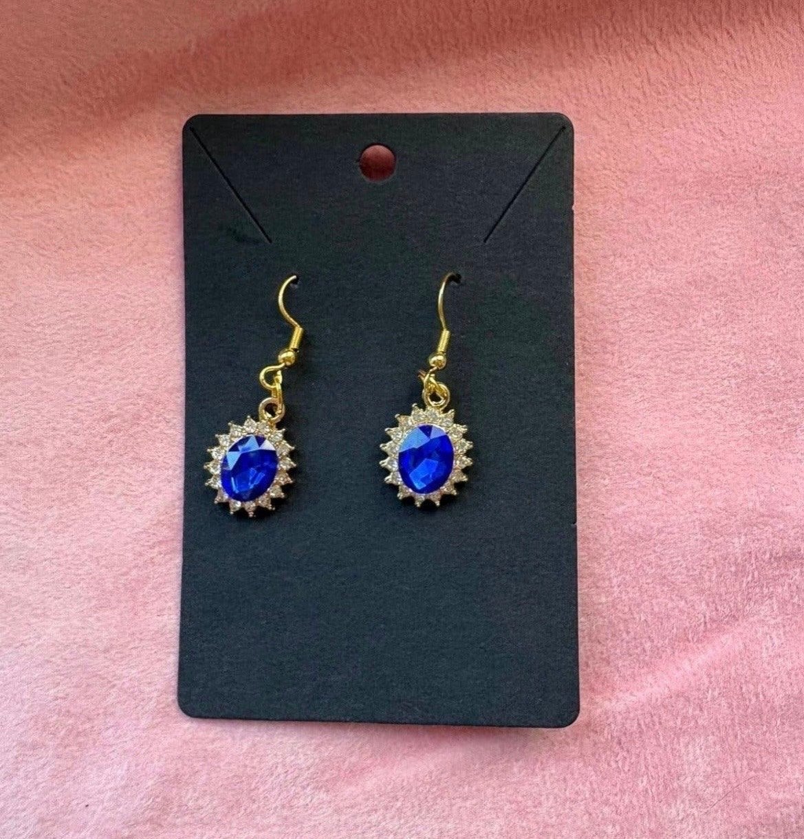 Nieuwe Goudkleurige Oorbellen met Blauwe Steen, Overige materialen, Hangers, Nieuw, Ophalen of Verzenden