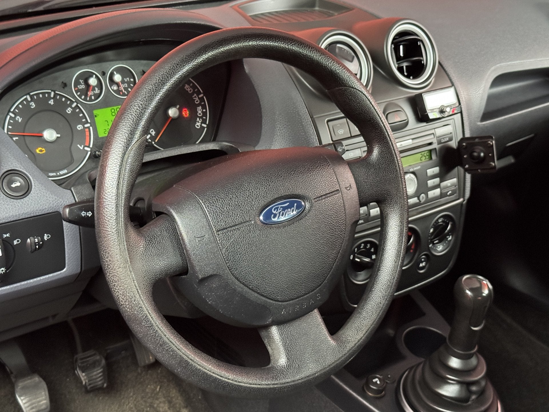 Ford Fiesta 1.6-16V Futura | Airco | Radio CD | APK 02-04-20, Voorwielaandrijving, 1596 cc, Zwart, 4 cilinders