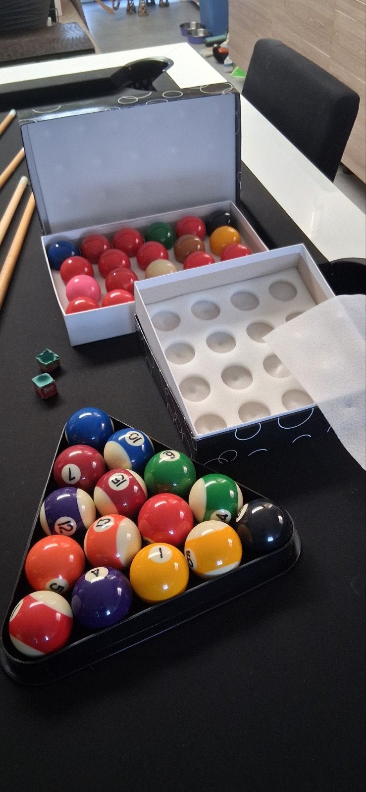 Pooltafel met snooker eetkamertafel met 6 stoelen en accesso