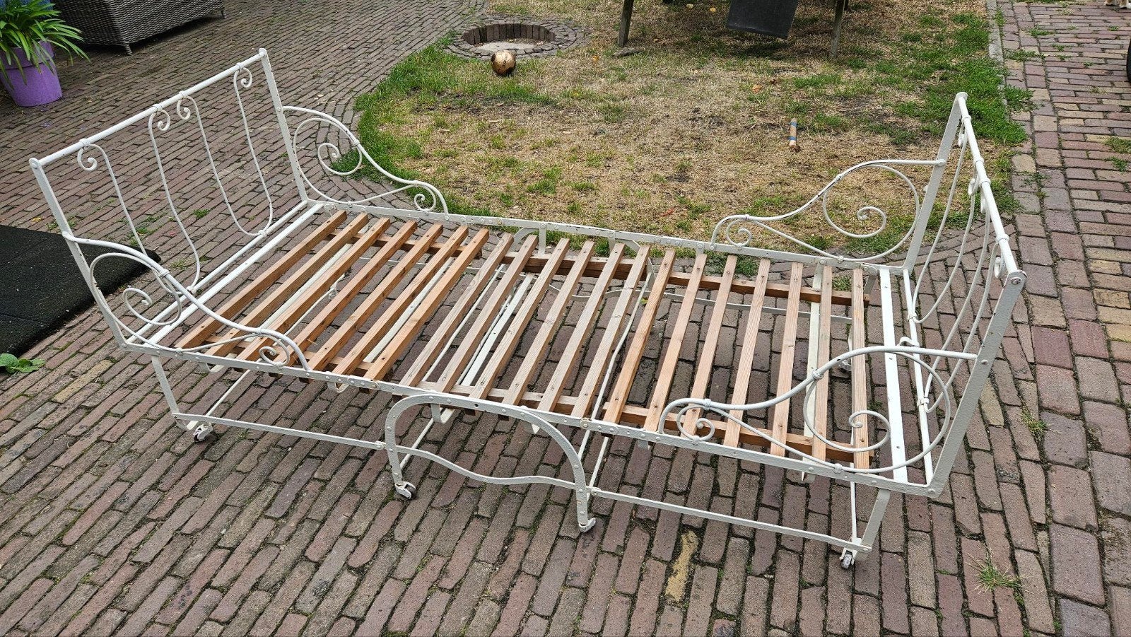 leuk, sfeervol (logeer)bed, wit met houten lattenbodem, Ophalen, Wit, Tweepersoons, Overige maten