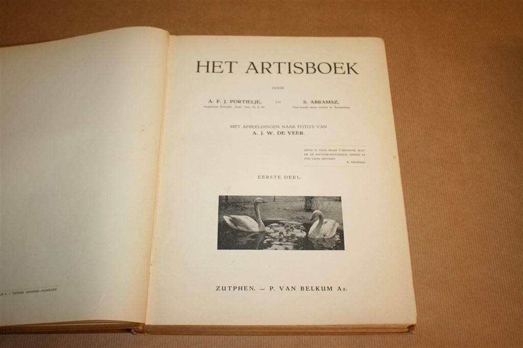Het Artisboek Deel 1 — Antiek, Fotos van De Veer, 1922, Ophalen of Verzenden, Gelezen, Honden